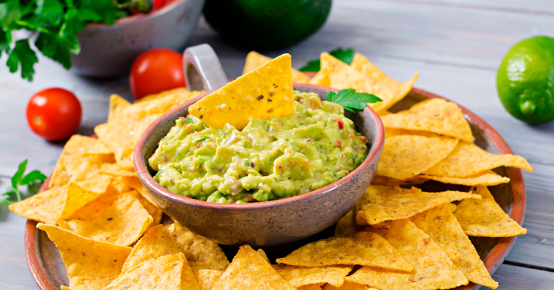 Totopos de avena con guacamole