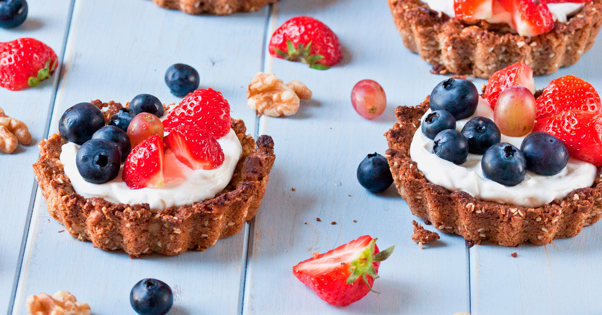 Minitartas de fruta con granola