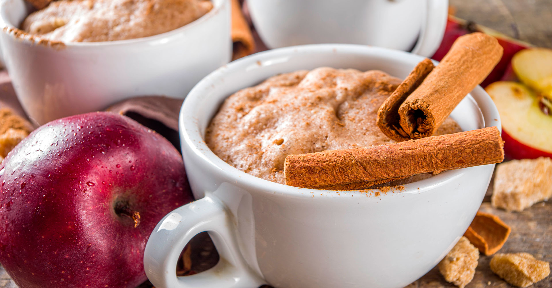 Mug cake de avena con manzana