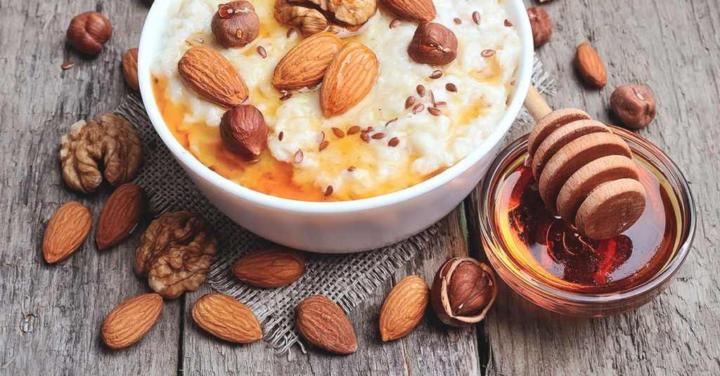 Imagen porridge de avena con nuez y almendras 