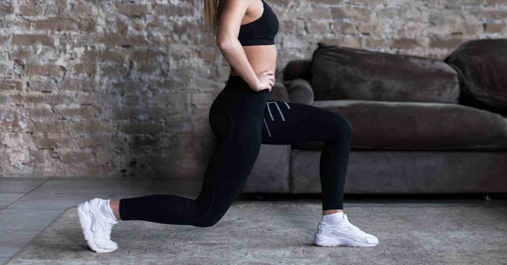 Imagen de mujer haciendo zancadas 