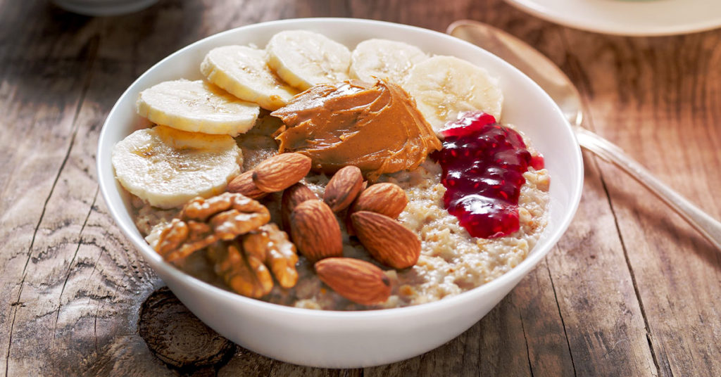 Imagen avena con crema de cacahuate 