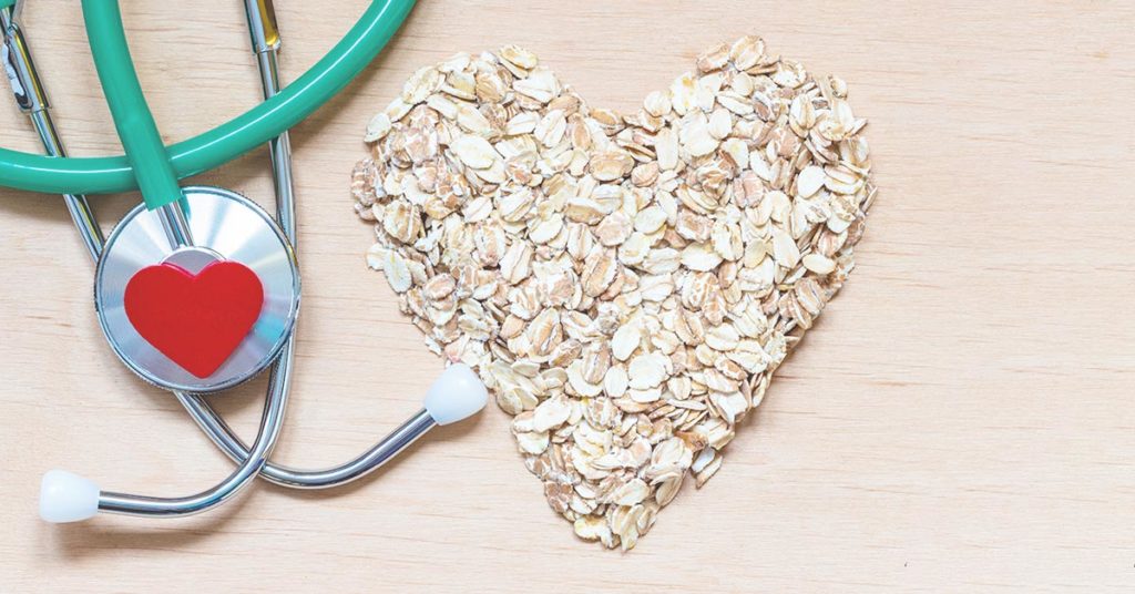 Imagen corazón hecho con hojuelas de avena 