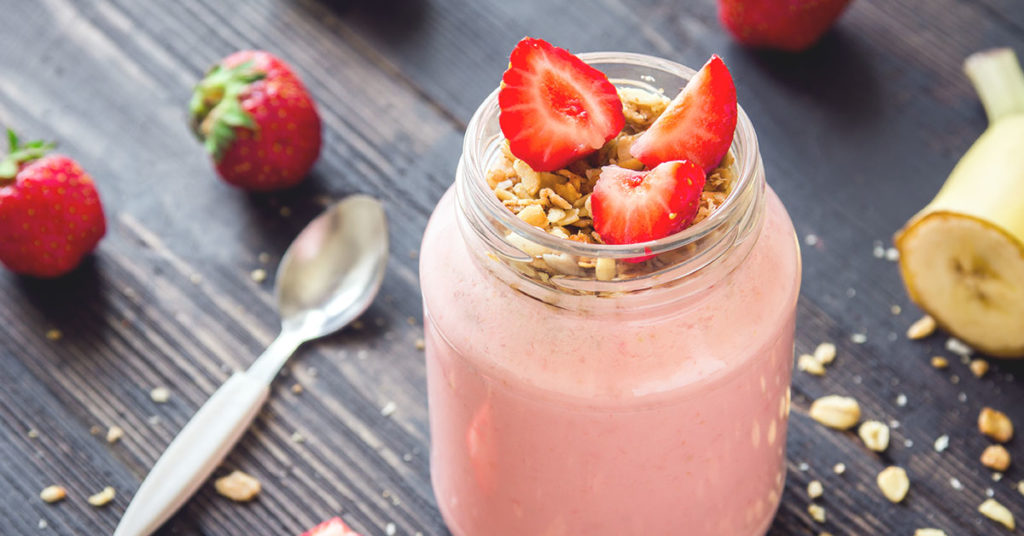 Imagen de batido de fresa con plátano y avena 