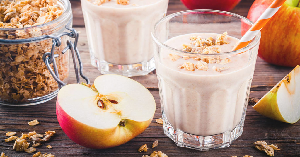 Imagen batido de manzana con canela y avena 