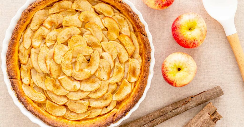 Imagen pay de granola con manzana 