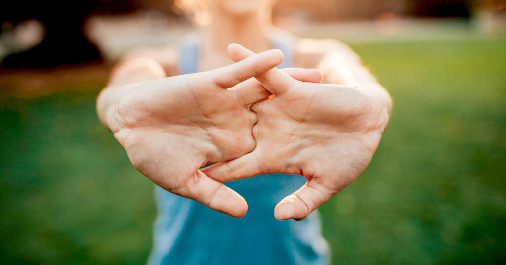 Imagen mujer haciendo ejercicios de flexibilidad 
