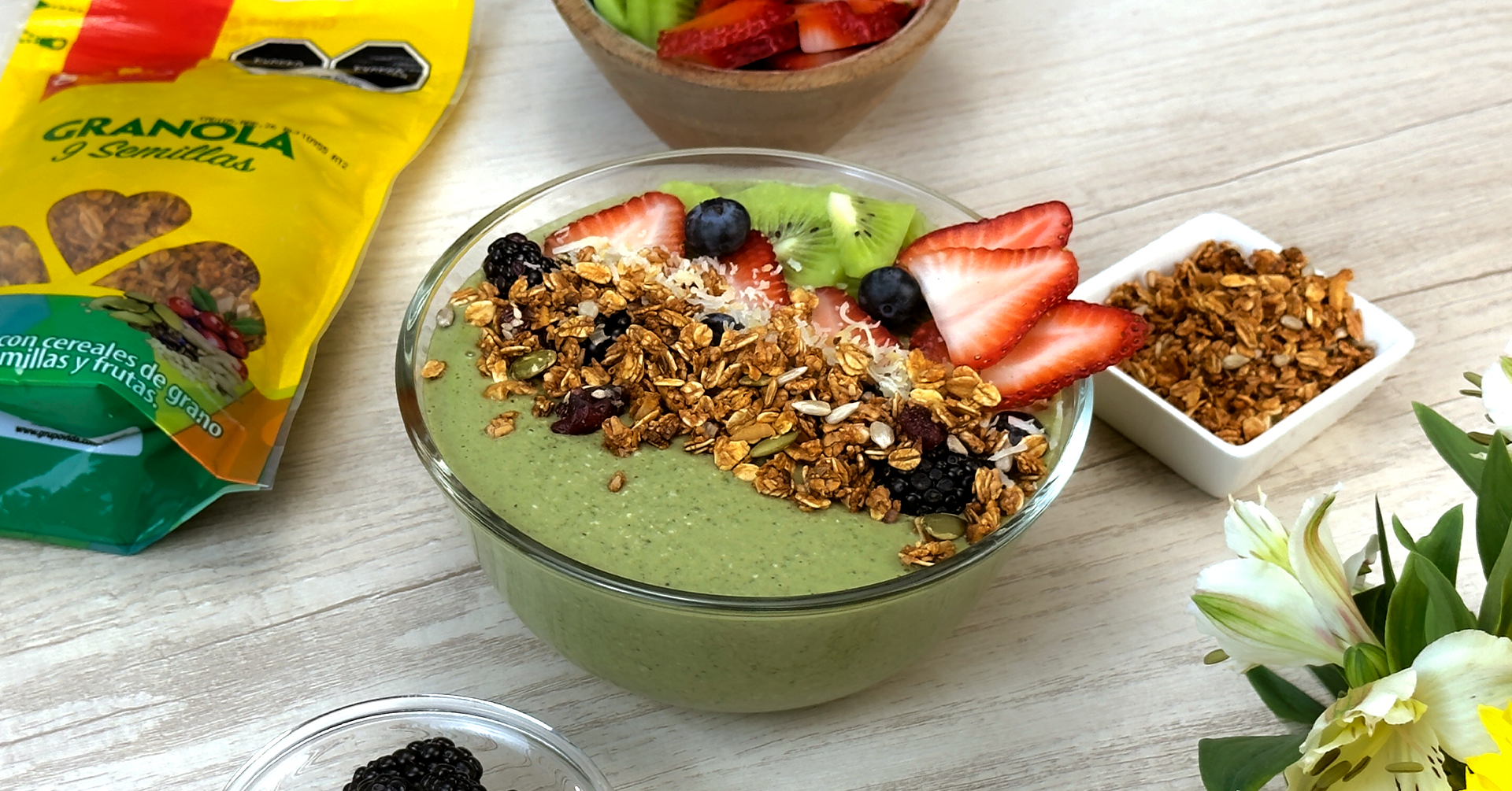 Bowl verde con granola Granvita