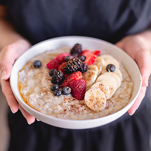 5 desayunos con avena y frutas para tu semana